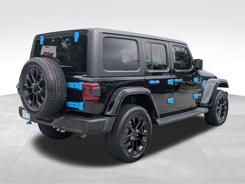 Used 2023 Jeep Wrangler Unlimited Sahara w/ Cold Weather Group AWD/4WD image 4