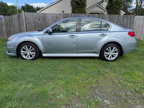 Used 2013 Subaru Legacy 2.5i Premium AWD/4WD image 1