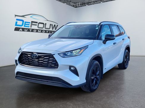 Used 2025 Toyota Highlander XLE image 7