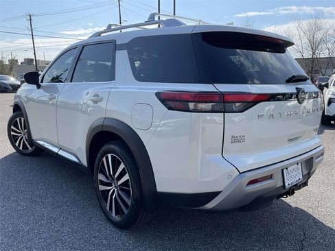 Used 2024 Nissan Pathfinder Platinum w/ Cargo Package image 5