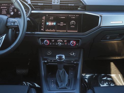 New 2025 Audi Q3 2.0T Premium image 18