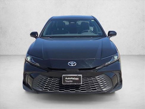 Used 2025 Toyota Camry SE FWD image 2