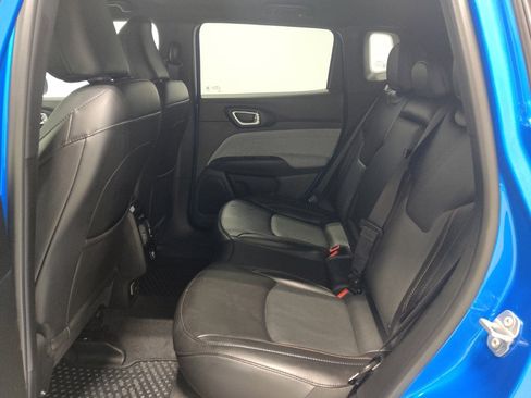 Used 2023 Jeep Compass Latitude AWD/4WD image 18