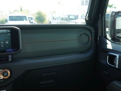 Certified 2024 Jeep Gladiator Mojave w/ Convenience Group image 27