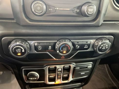 Used 2020 Jeep Gladiator Sport w/ Quick Order Package 24S AWD/4WD image 16