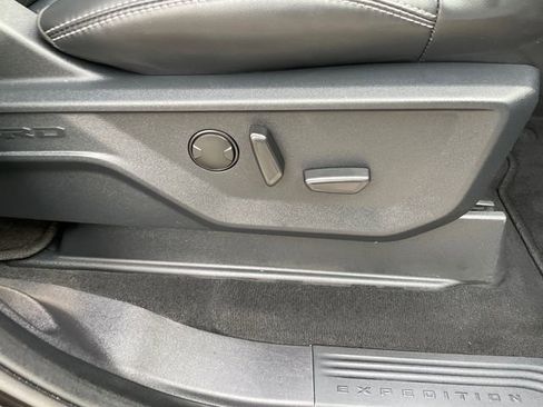 Certified 2025 Ford Expedition Max Platinum image 43