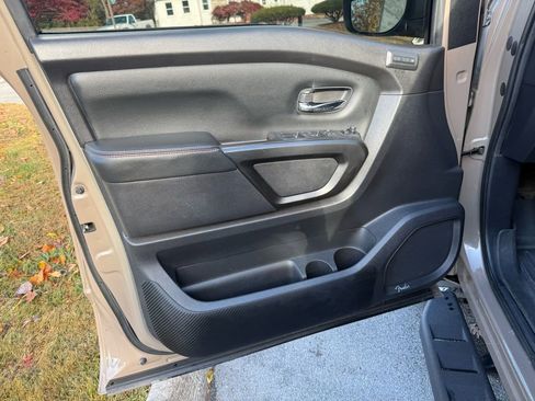 Used 2021 Nissan Titan PRO-4X w/ Pro-4x Convenience Package image 15