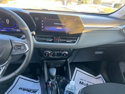 Used 2025 Chevrolet TrailBlazer LT w/ Convenience Package image 21