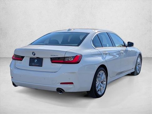 Used 2025 BMW 330i Sedan w/ M Sport Package RWD image 5