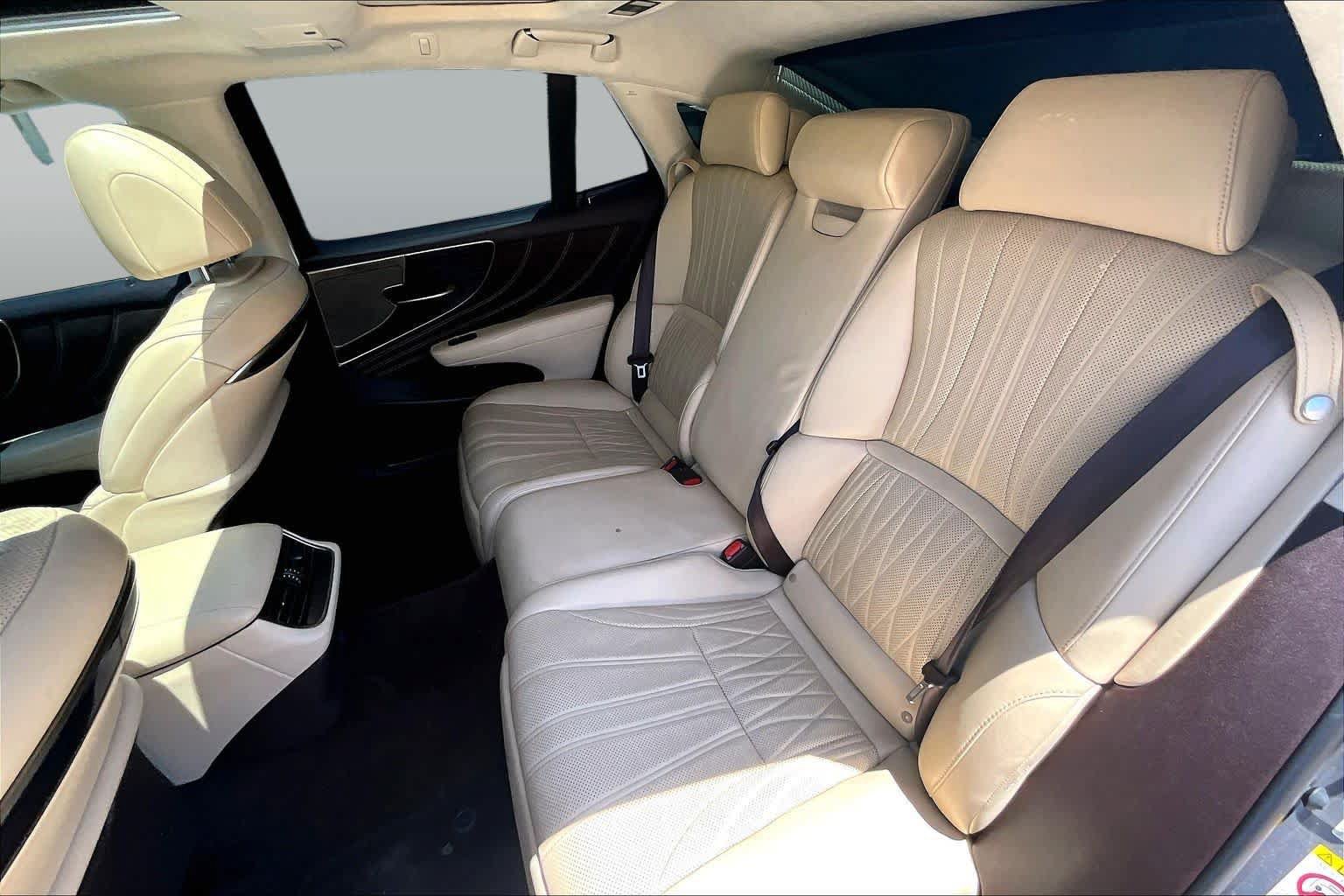 Used 2018 Lexus LS 500 w/ Luxury Package RWD image 18