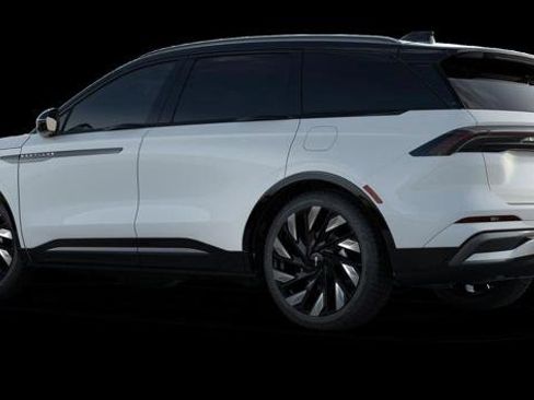 New 2026 Lincoln Nautilus Reserve image 2