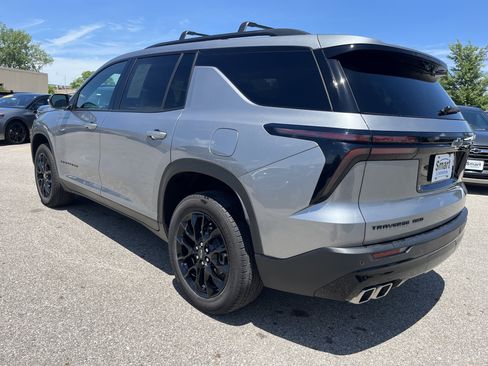 Used 2025 Chevrolet Traverse LT w/ Midnight/Sport Edition AWD/4WD image 6