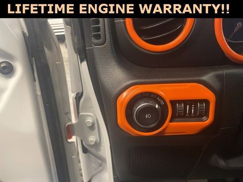 Used 2018 Jeep Wrangler Unlimited Sahara image 13