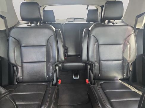Used 2018 Chevrolet Traverse LT FWD image 17