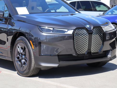 Used 2025 BMW iX xDrive50 image 2