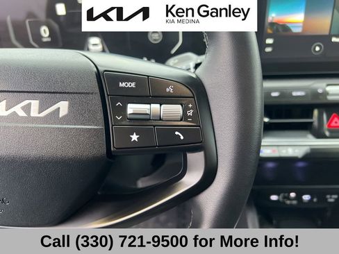 Certified 2025 Kia K4 EX image 32