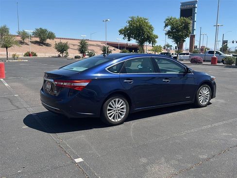 Used 2013 Toyota Avalon Limited w/ Technology Pkg FWD image 4