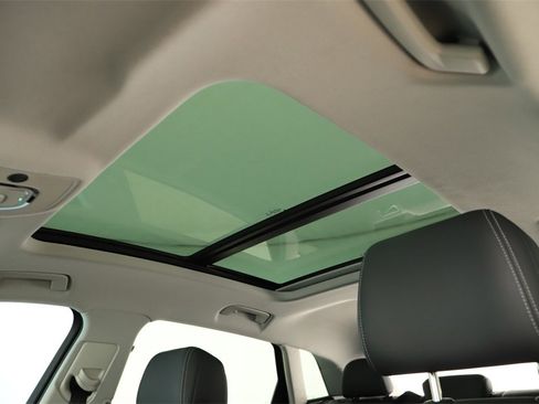 Used 2023 Audi e-tron Premium Plus w/ Premium Plus Package image 26