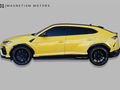 Used 2021 Lamborghini Urus AWD/4WD image 3