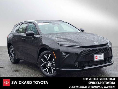 Used 2025 Toyota Crown Signia XLE image 1