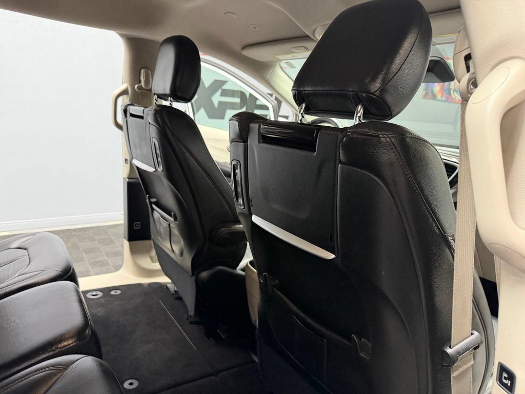 Used 2018 Chrysler Pacifica Touring-L Plus w/ Advanced Safetytec Group FWD image 43