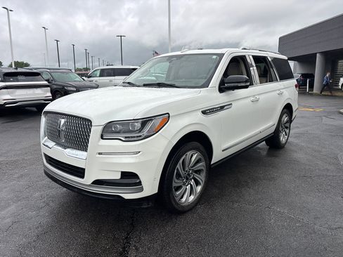 Certified 2023 Lincoln Navigator Reserve AWD/4WD image 3