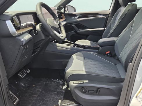 New 2026 Volkswagen Tiguan SEL R-Line AWD/4WD image 8