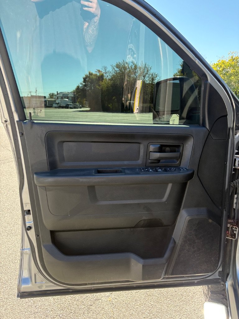 Used 2024 RAM 2500 Tradesman w/ Chrome Appearance Group AWD/4WD image 11