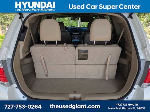Used 2011 Toyota Highlander SE w/ Tow Pkg FWD image 12