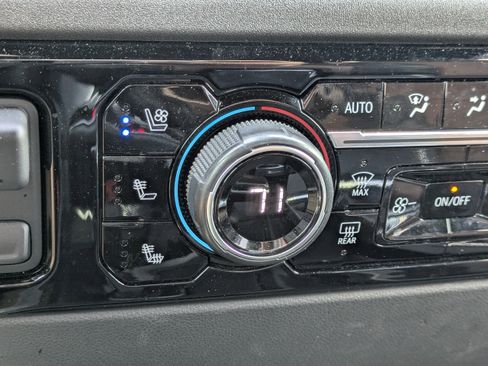 Used 2023 Chevrolet Silverado 1500 High Country image 31