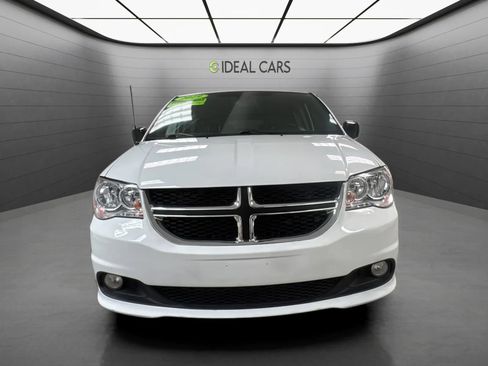 Used 2019 Dodge Grand Caravan SXT FWD image 2