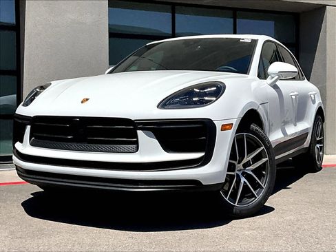 Certified 2025 Porsche Macan AWD/4WD image 1