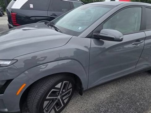 Used 2023 Hyundai Kona SEL w/ Cargo Package FWD image 1