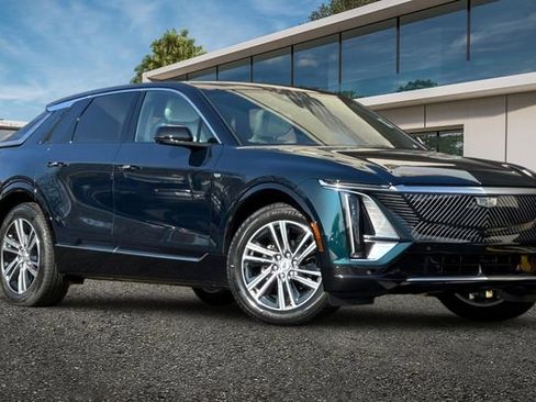 New 2026 Cadillac Lyriq Luxury image 2