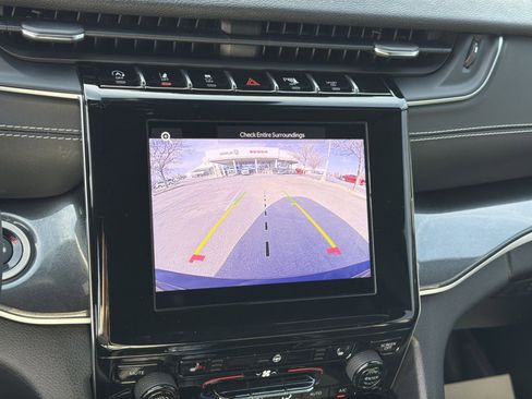 Used 2023 Jeep Grand Cherokee Altitude image 26