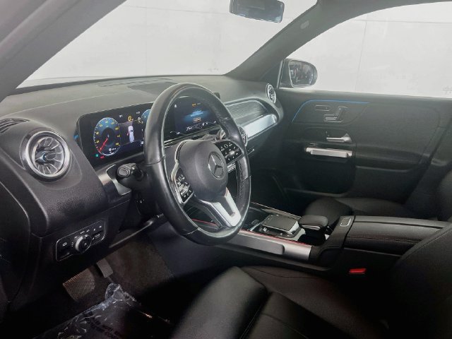 Used 2023 Mercedes-Benz GLB 250 4MATIC w/ Premium Package image 24
