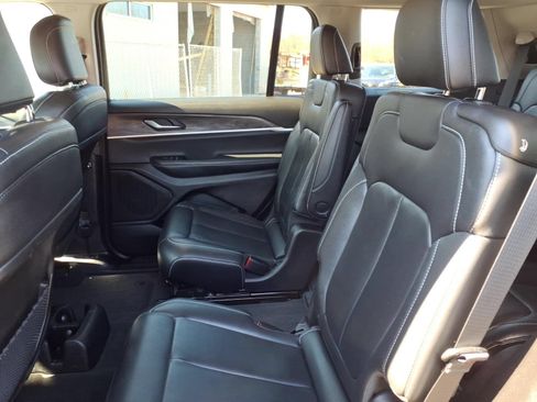Used 2023 Jeep Grand Cherokee L Limited AWD/4WD image 9