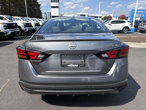 Used 2024 Nissan Altima 2.5 SV FWD image 9