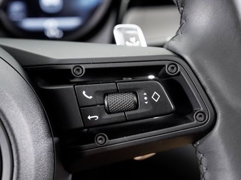 Used 2025 Porsche Macan image 15