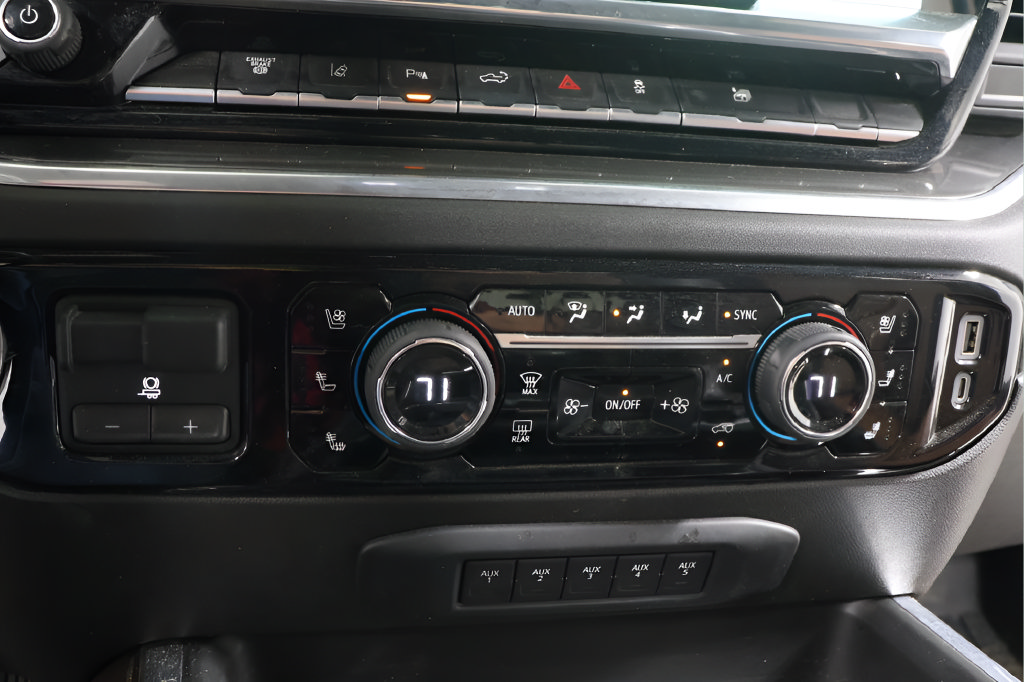 Used 2025 Chevrolet Silverado 3500 High Country w/ High Country Premium Package AWD/4WD image 10