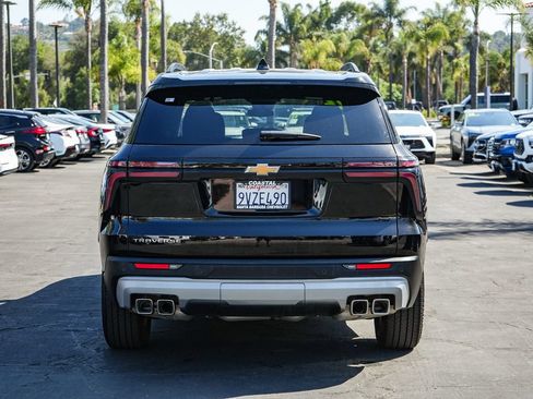 Used 2026 Chevrolet Traverse LT FWD image 5