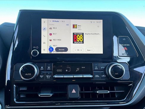 Used 2024 Toyota Highlander LE image 32