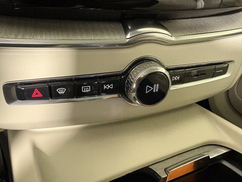 Used 2023 Volvo XC60 B5 Ultimate w/ Climate Package image 30