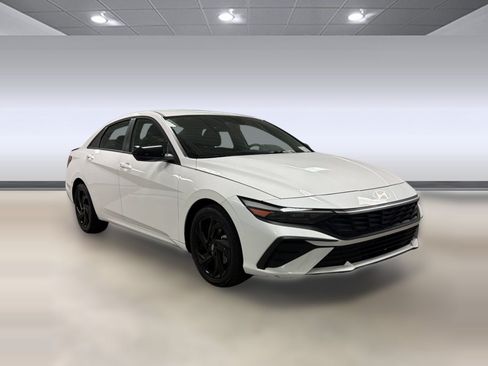 Used 2026 Hyundai Elantra Sport FWD image 6