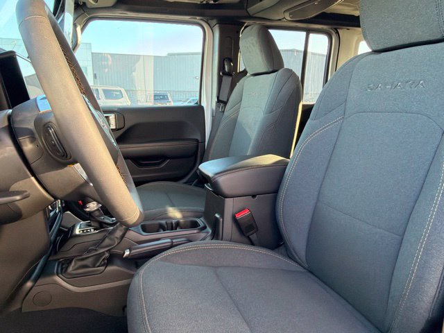 Used 2024 Jeep Wrangler Unlimited Sahara AWD/4WD image 15