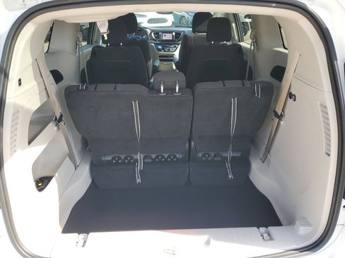 Used 2023 Chrysler Voyager LX image 13