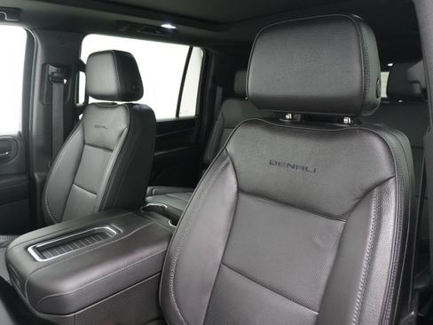 Used 2023 GMC Yukon XL Denali AWD/4WD image 10