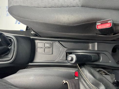 Used 2016 Toyota Yaris L image 12