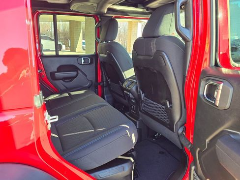 Used 2025 Jeep Wrangler Unlimited Rubicon 4xe w/ Convenience Group image 21