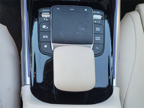 Certified 2022 Mercedes-Benz GLB 250 4MATIC image 18